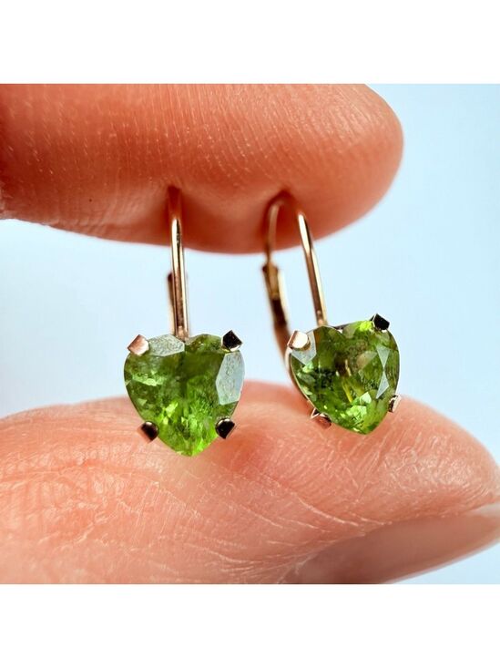 Jewelry - 10K Solid Yellow Gold Peridot Hearts Caspian Inc Leverback Drop Vintage Earrings
